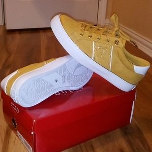 Women's 9 guess shoes yellow/gold